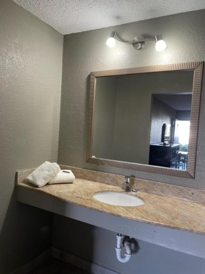 Guest Inn Lake City Bagian luar foto